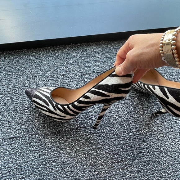 Authentic Ferragamo Zebra Heels. Only worn in the office. Heels immaculate. - Picture 5 of 5
